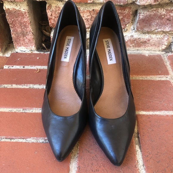 Steve Madden Black Leather Pointed Heels - Picture 3 of 5